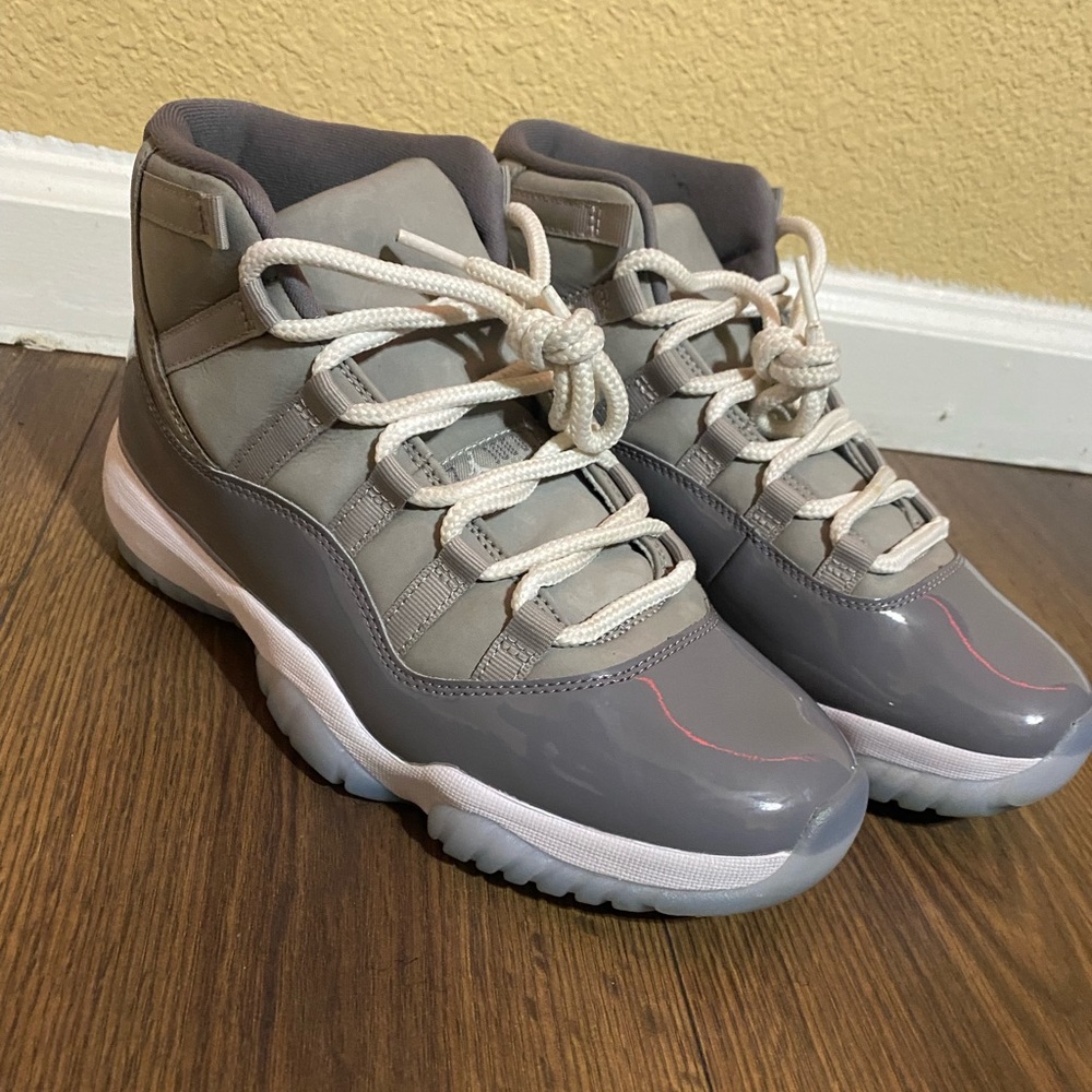 Size 9.5 cool grey jordan 11